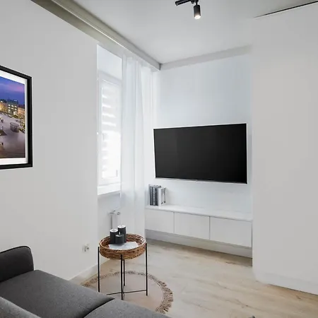 Jaracza W Scislym Centrum Z Miejscem Parkingowym Apartman